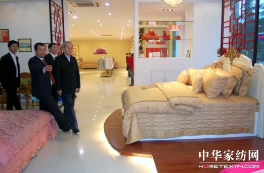 杜鈺洲會(huì)長參觀紅豆家紡旗艦店