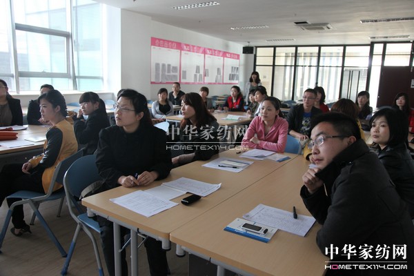 紫羅蘭開(kāi)展第七屆加盟商培訓(xùn)