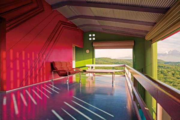 色盲建筑師打造的驚艷彩虹色的作品