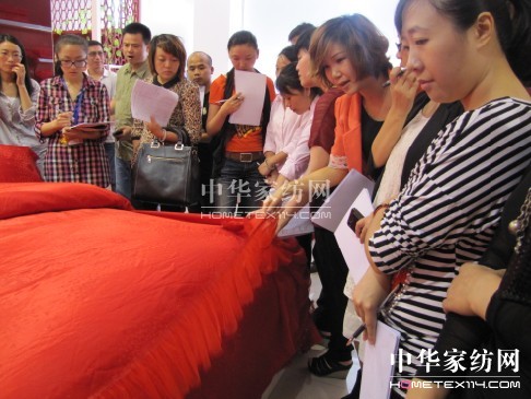 南方寢飾舉行2013年春夏新品評審會