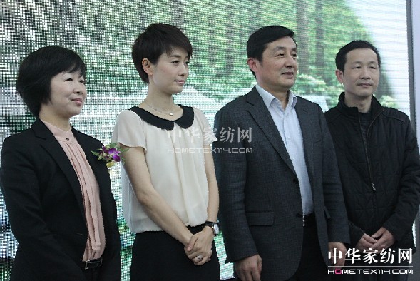 ����Ч��ϯ���Ҽ���չ���٬F�߳�