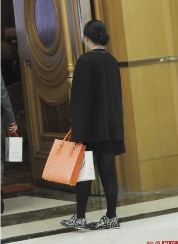 �S�ȬF���Ƶ�¶������