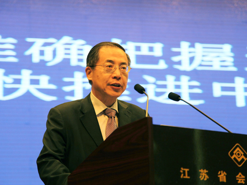 朱宏任出席中國(guó)國(guó)際紡織原料市場(chǎng)會(huì)