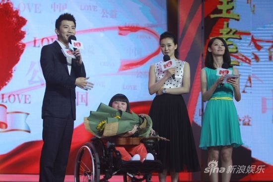 王艷《公益中國(guó)》淚灑現(xiàn)場(chǎng)幾度失控