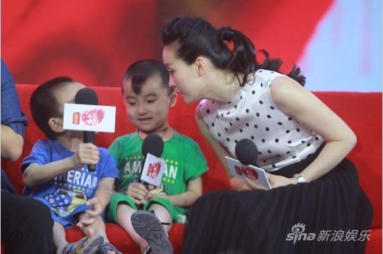 王艷《公益中國(guó)》淚灑現(xiàn)場(chǎng)幾度失控