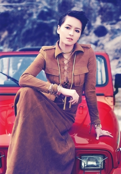 梁詠琪登ELLE雜志封面 演繹摩登女性