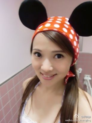 伊能靜戴米奇帽賣萌自拍 青春不老