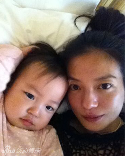 趙薇愛女小四月成長(zhǎng)記錄撒嬌賣萌惹人愛