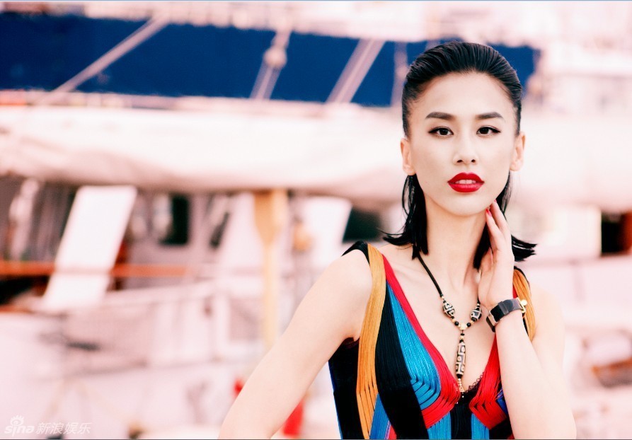黃圣依全新時尚大片高貴冷艷