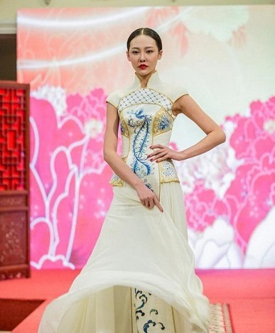 中國當代絲綢藝術展在俄舉行