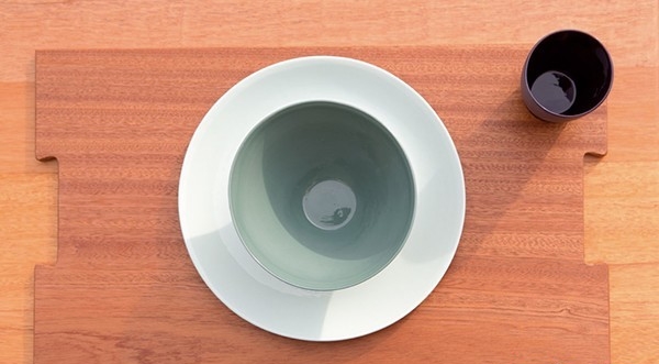 具備存儲(chǔ)功能的餐桌