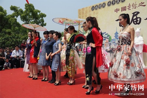 太湖雪參加首屆蠶花節真絲套件秀驚艷全場