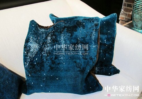 2015���Ĵ�Ʒ����:�Ї��L�͵��{ɫ