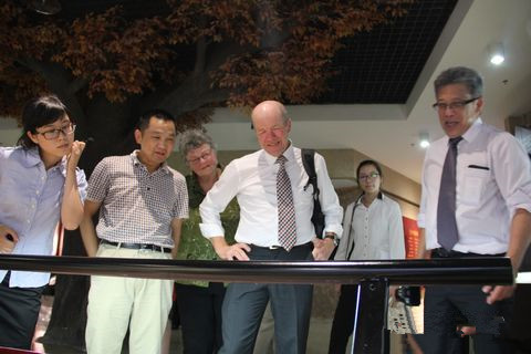 澳大利亞貴賓在疊石橋家紡城參觀考察