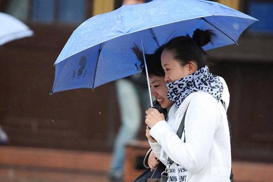 �W�ɼҼ����H�����L(f��ng)�����ˣ�˽��ӆ����ů˯�ߕr(sh��)����