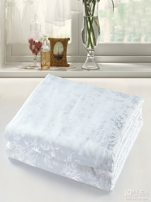 三千多元買(mǎi)四床廉價(jià)柞蠶絲被