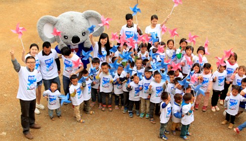 夢潔“六一”助學(xué)臘爾山學(xué)童,三十年持續(xù)推動(dòng)公益事業(yè)