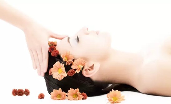 Ů�����@�ӟ��ɵģ��z���D��zS+��Ů�����(l��i)��