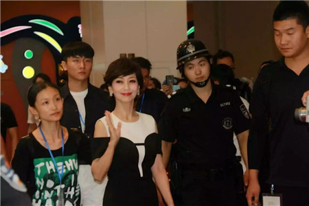 趙雅芝驚艷亮相博洋家紡寧波杉井奧特萊斯專賣店三周年現場