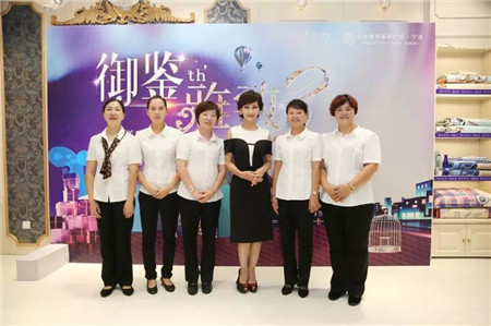 趙雅芝驚艷亮相博洋家紡寧波杉井奧特萊斯專賣店三周年現場