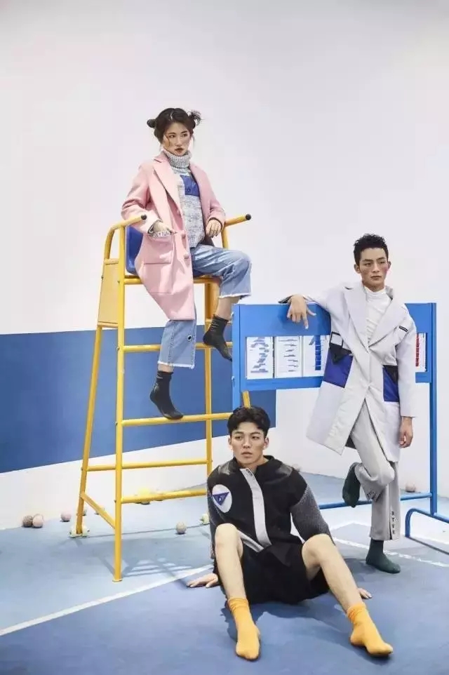 �r���OӋ���R��FASHIONSHOWCASE���z�����ɞ麼�ݕr��ƽ�_