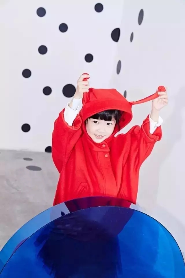 �r���OӋ���R��FASHIONSHOWCASE���z�����ɞ麼�ݕr��ƽ�_