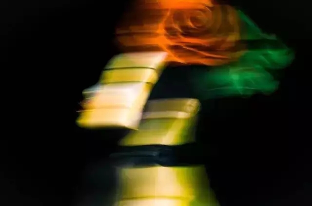 �r���OӋ���R��FASHIONSHOWCASE���z�����ɞ麼�ݕr��ƽ�_