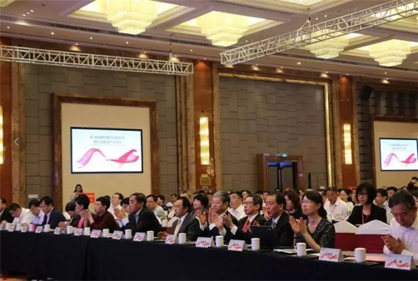 ����������r�пƼ��c�fͬ���¡���  �Ї��������b��I�һ�����ߺ��Ͻz�I֮·�a�I���ӕ��ϵ���