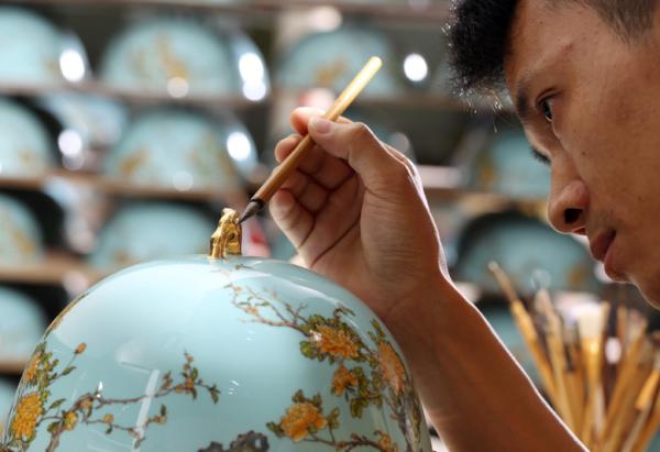 ���ڶYƷ�Ҿ�չ����ʢ��Ļȫ�̸������c�࣡