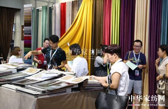 �ݳ޷�ɫ�����ؘ��L(f��ng)�R��ꇲ�ˇ�󿧂������ڼҼ�չ�����ݕr�д�