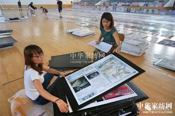 �ư���һ��(ch��ng)ɫˇ�p�^�Į�(hu��)�������ں�������չ�_(k��i)����