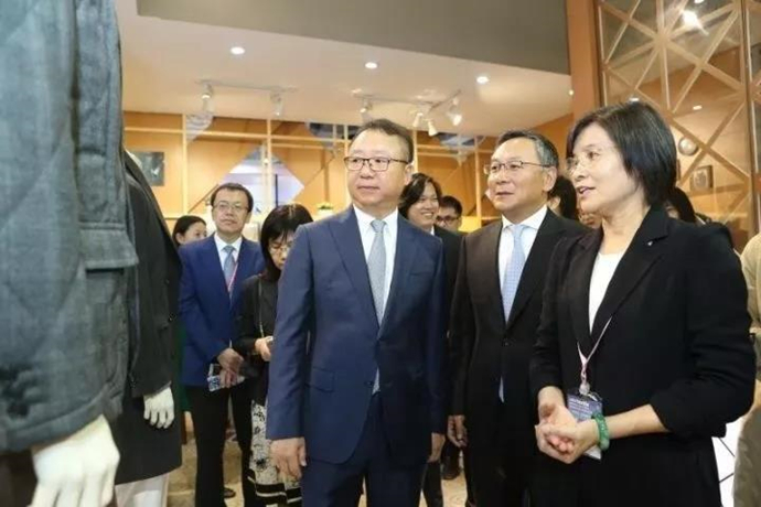 ���@��������L�����м����＾չ���_Ļ