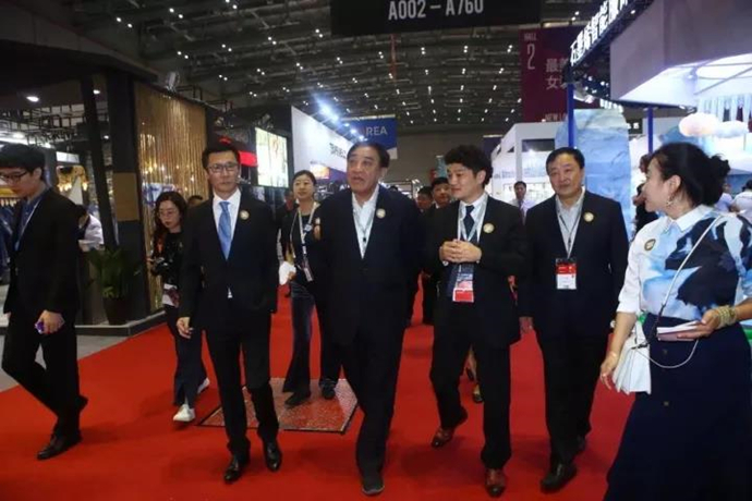 ���@��������L�����м����＾չ���_Ļ