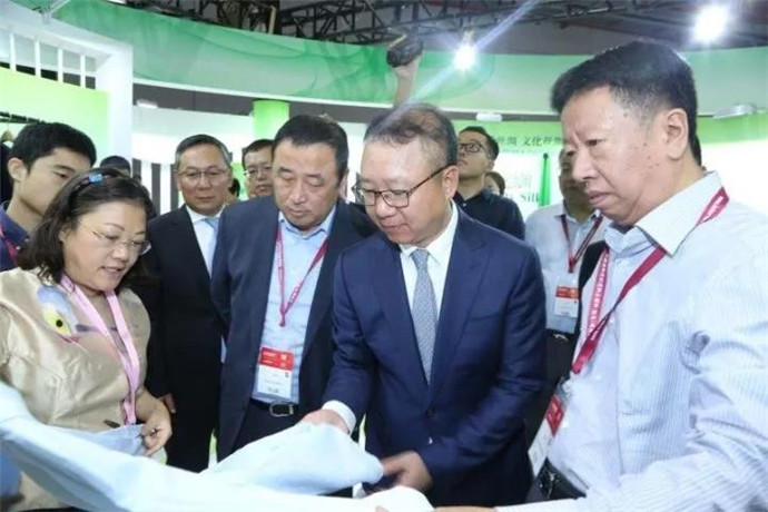 ���@��������L�����м����＾չ���_Ļ