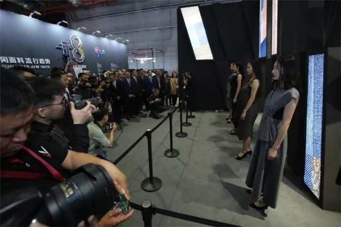 ���@��������L�����м����＾չ���_Ļ