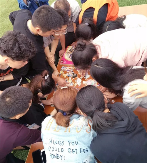 �Pʢ����F����ӨO���澳���ƵZͬ�У�