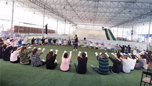 �Pʢ����F����ӨO���澳���ƵZͬ�У�