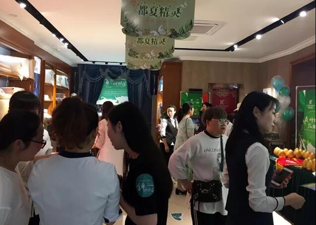 ���Լ�����ϯ˯�߹�|(zh��)�Pʢ�Ҽ������(hu��)���f����˯�������x��